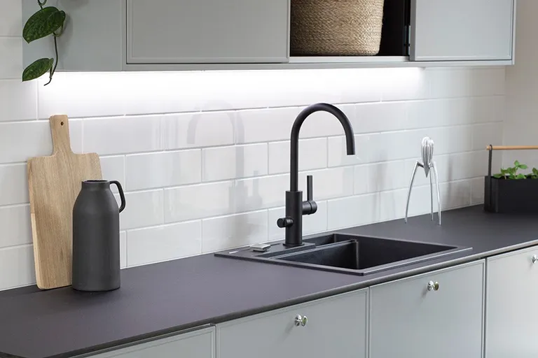 Komposittvask Stala Combo 1 Kum Toppmontert Sort