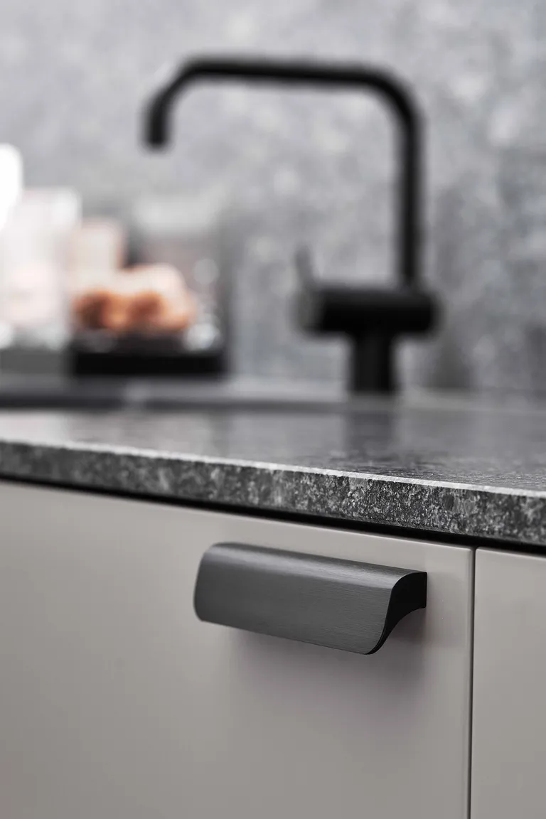 Håndtak 4343 Furnipart Fall 128mm - Flere Farger