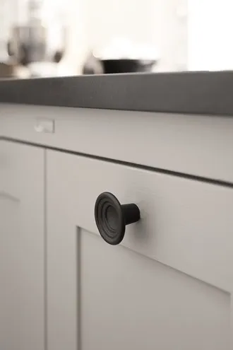 Knott 3010 Furnipart Fleur Ø46mm Matt Sort / Støpejern